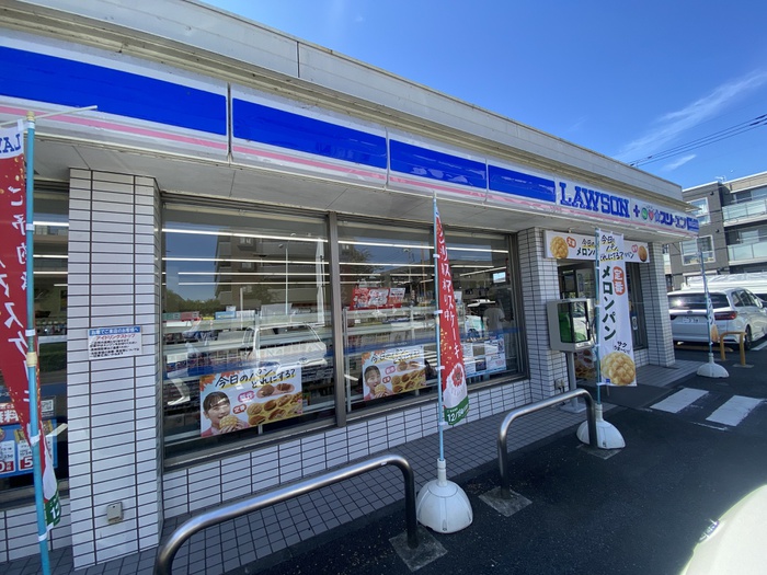 コンビニ　ローソン（コンビニ）まで642m