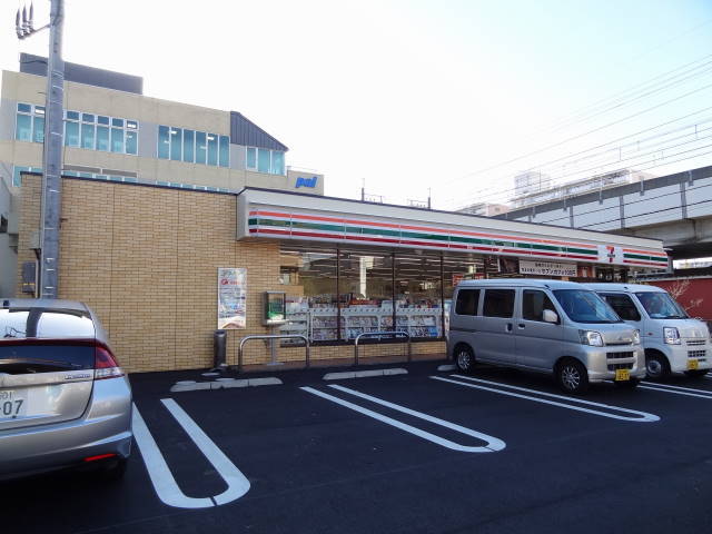 コンビニ　ファミリーマート浦安若潮通り店（コンビニ）まで727m