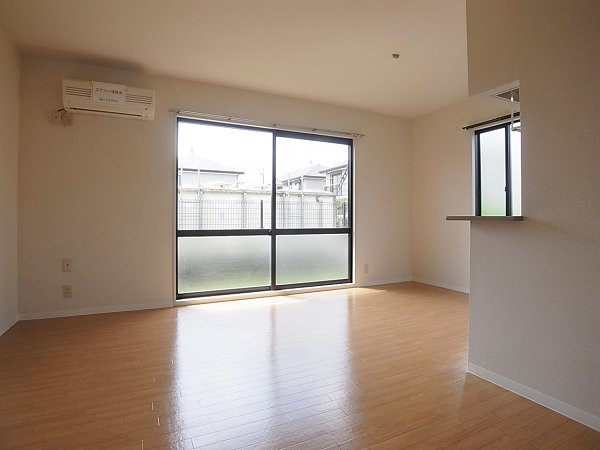 居室・リビング　☆同建物別のお部屋の写真☆