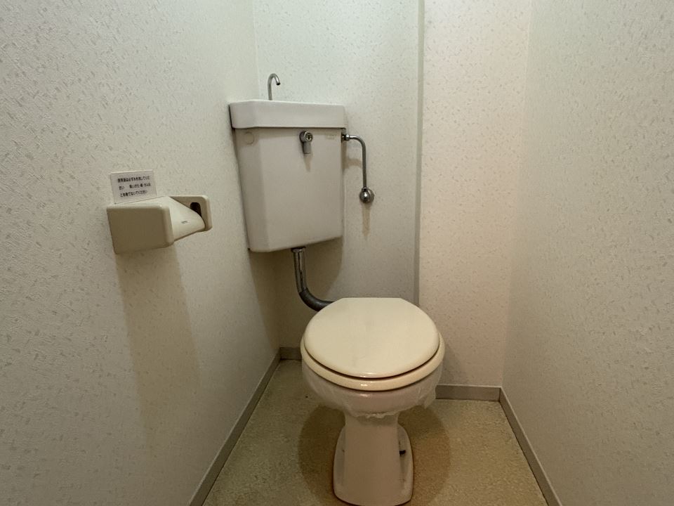 トイレ　洋式トイレです　おてても洗えます