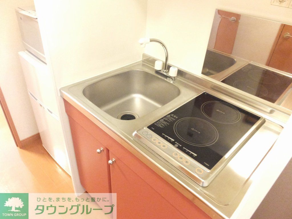 キッチン　屋根付き駐輪場