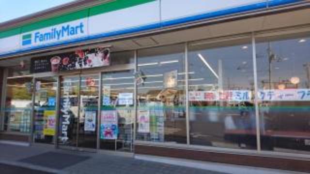 コンビニ　ファミリーマート岸和田中井町東店（コンビニ）まで488m