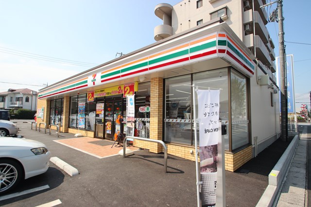 コンビニ　セブンイレブン（コンビニ）まで443m