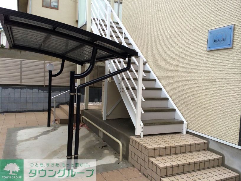 その他　屋根付き駐輪場有