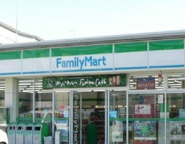 コンビニ　ファミリーマート（コンビニ）まで80m