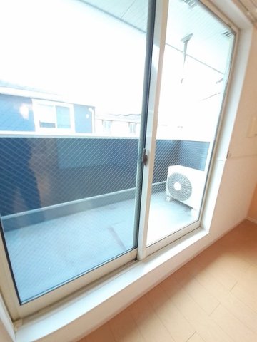 バルコニー　暖かな日差しのふりそそぐバルコニー