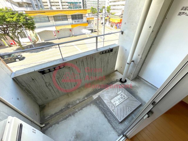 バルコニー　暖かな日差しのふりそそぐバルコニー