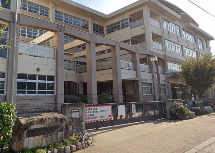 小学校　宝塚第一小学校（小学校）まで900m