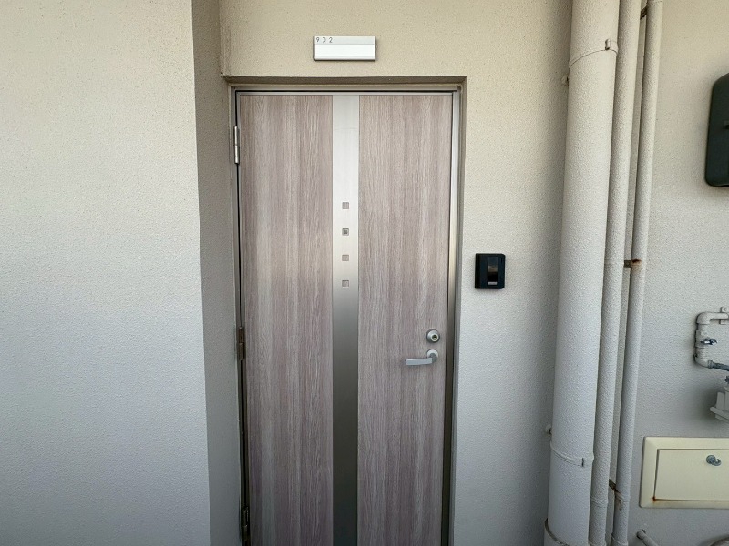 玄関　※別階の参考写真となります。