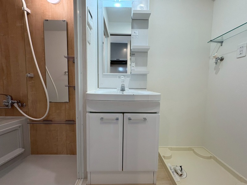 洗面設備　※別階の参考写真となります。