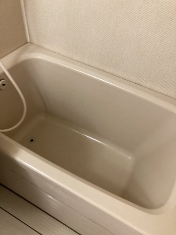 バス・シャワールーム　お掃除のしやすい３点ユニットのお風呂