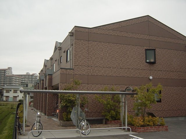 エントランス　外観写真（昼）