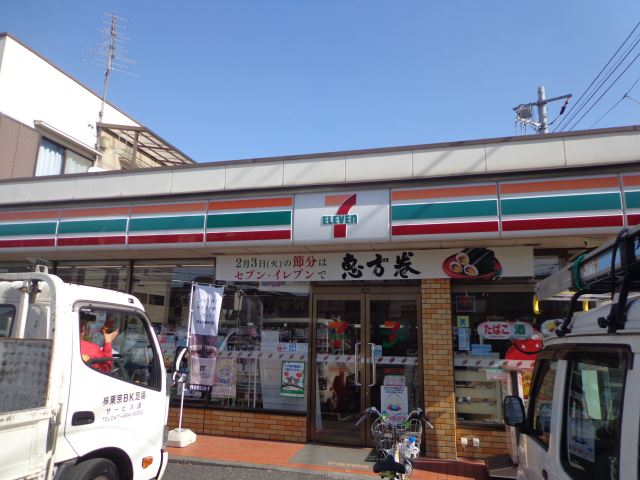 コンビニ　セブンイレブン（コンビニ）まで370m