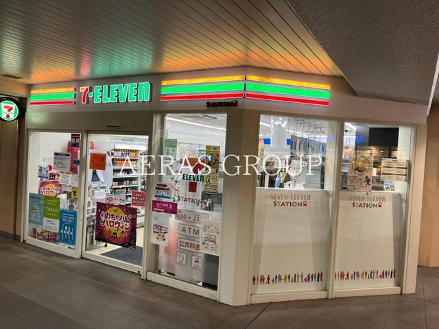 コンビニ　セブンイレブン京急ST鶴見店（コンビニ）まで122m