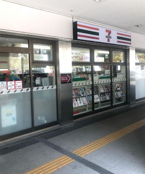 コンビニ　セブンイレブン勝どき駅前店（コンビニ）まで217m
