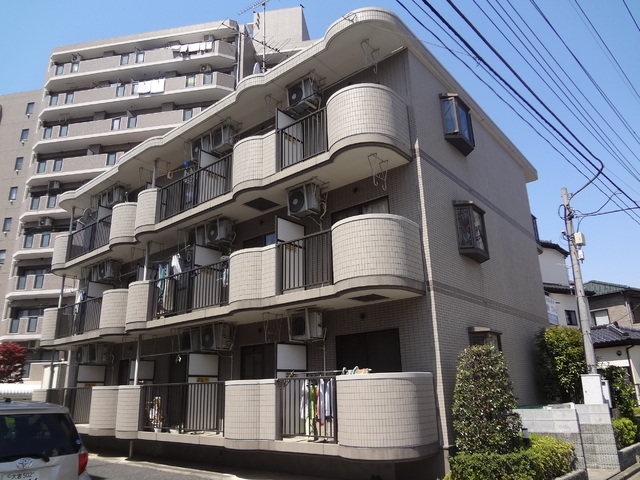 建物外観　バルコニー側南向き♪