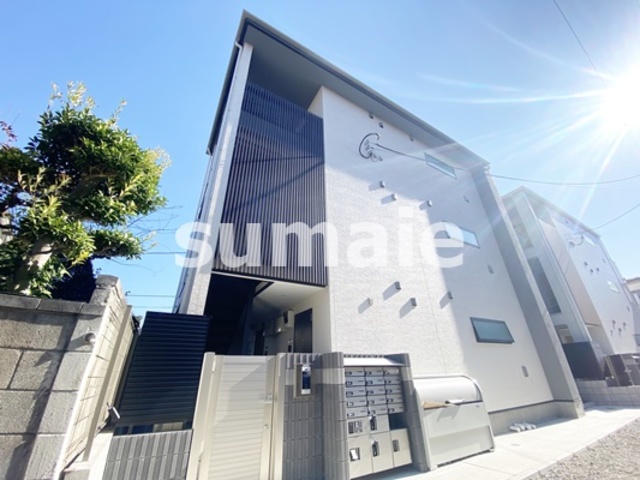 建物外観　3階建てのアパートです☆