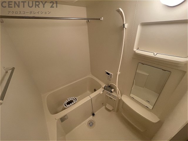 バス・シャワールーム　浴室乾燥機・追い炊き機能付きで便利です☆