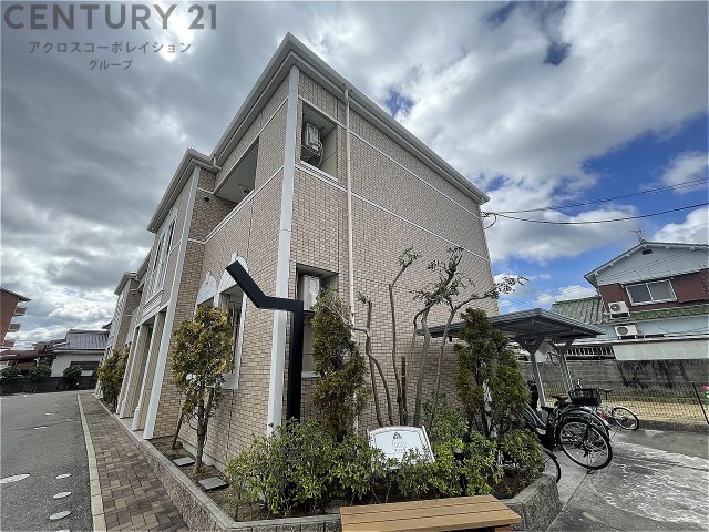 建物外観　敷地内に駐車場があります♪