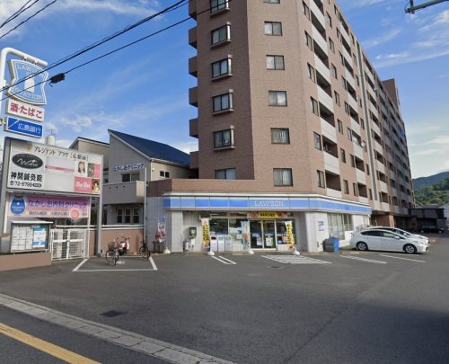 コンビニ　ローソン 呉広駅前店（コンビニ）まで688m