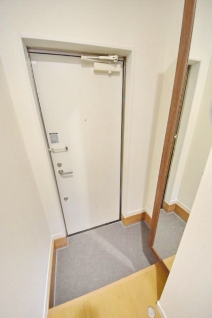玄関　収納付です