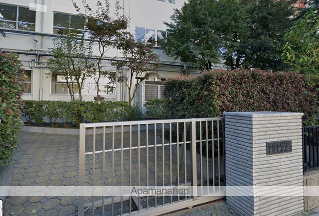 中学校　練馬区立豊玉中学校（中学校）まで748m
