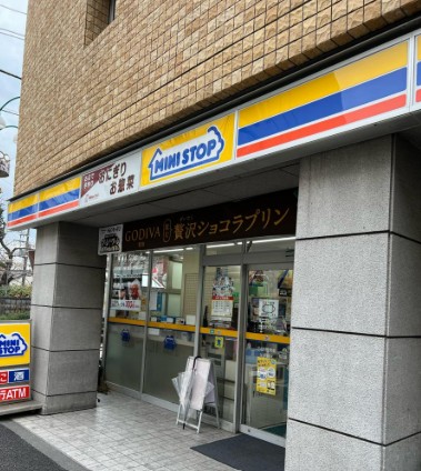 コンビニ　ミニストップ渋谷本町6丁目店（コンビニ）まで223m