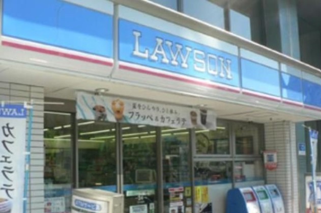 コンビニ　ローソン幡ヶ谷二丁目店（コンビニ）まで256m