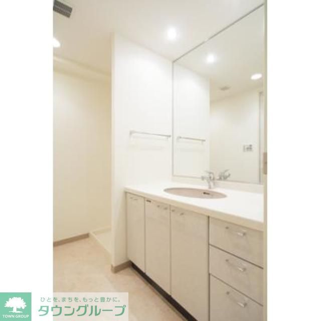 洗面設備　※写真は同タイプ住戸です。