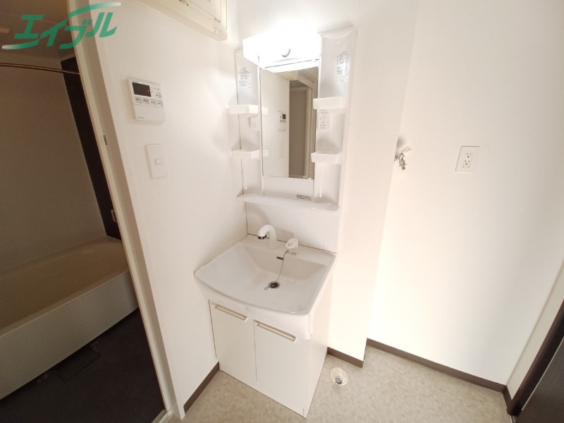 洗面設備　別部屋参考写真です
