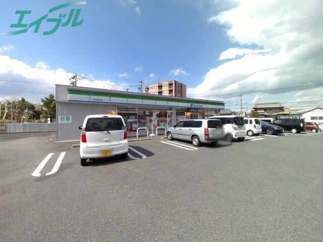 コンビニ　ファミリーマート四日市別名店（コンビニ）まで555m