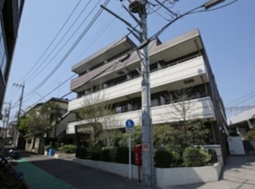 建物外観　鉄筋コンクリート造のがっちりとした建物。
