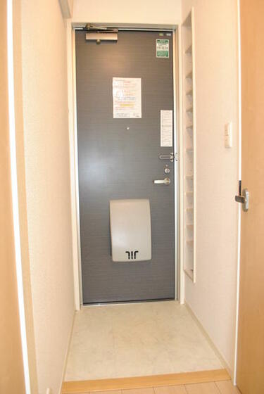 玄関　暗証番号式ドアロック（同タイプ１０２号室の写真です）