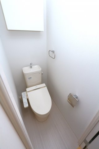 トイレ　参考写真（同物件別部屋）