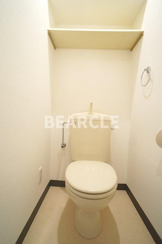 トイレ　落ち着いた色調のトイレです