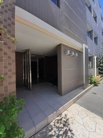 エントランス　建物の内部です