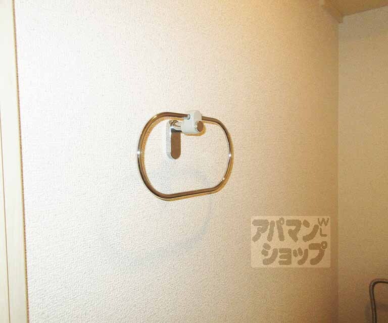 トイレ　タオル掛けられます・