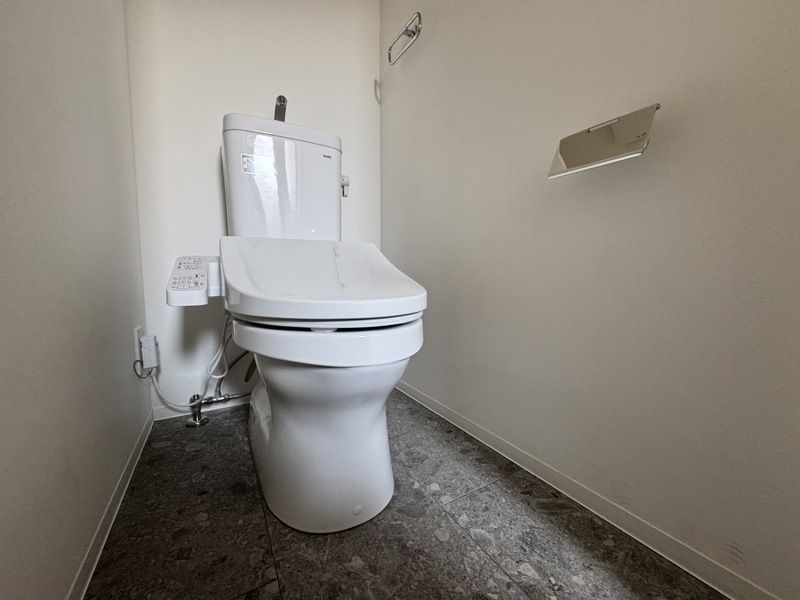 トイレ　別タイプ部屋　参考写真です