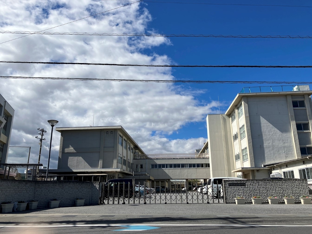 中学校　宇都宮市立陽西中学校（中学校）まで1988m