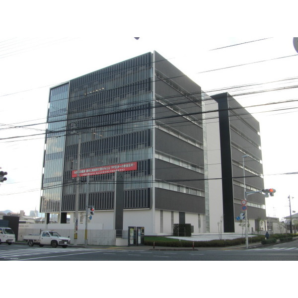銀行　ＪＡ高知信連本所（銀行）まで678m