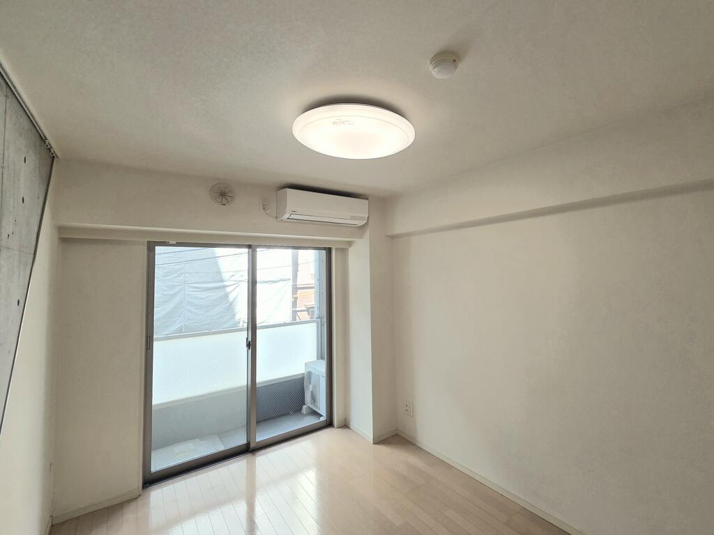 居室・リビング　※別部屋の参考写真です。