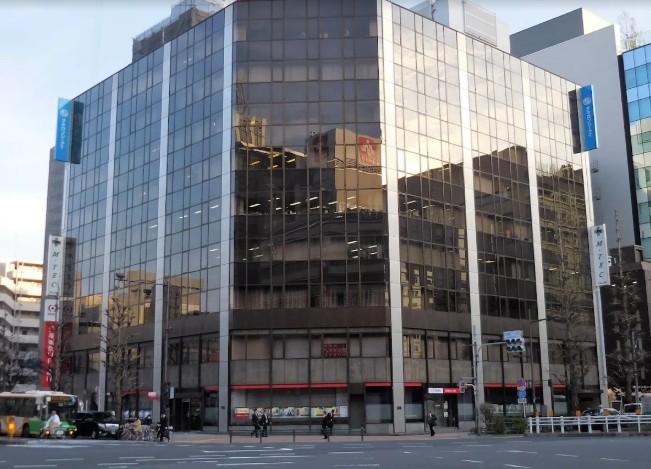 銀行　三菱UFJ銀行八重洲通支店（銀行）まで582m