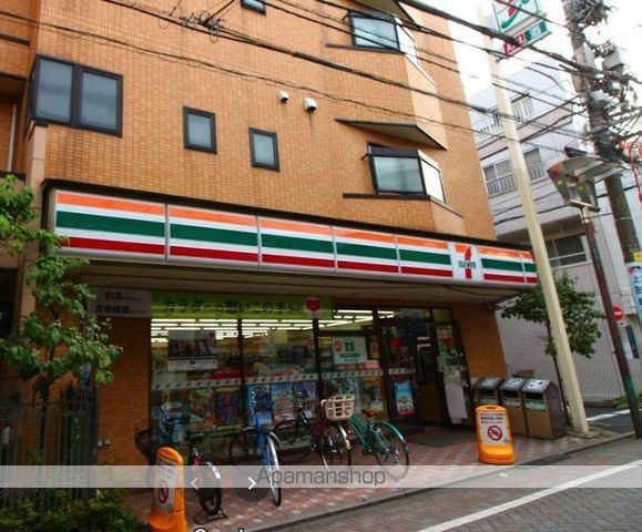 コンビニ　セブン（コンビニ）まで300m