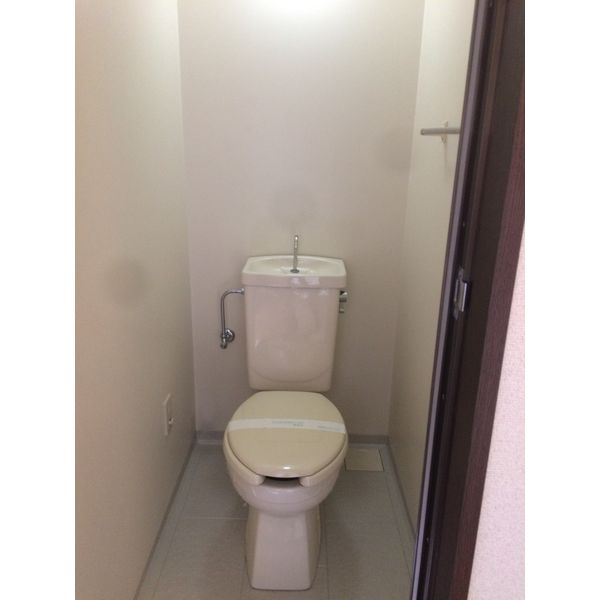 トイレ　※同建物内別室の参考写真です、内装が異なる場合がございます