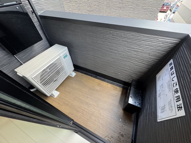 バルコニー　同マンションの同間取り203号室画像