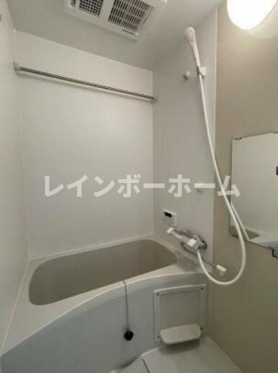 バス・シャワールーム　コンパクトで使いやすいお風呂です