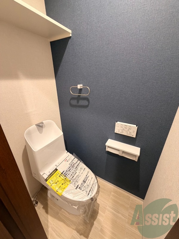 トイレ　温水洗浄便座で快適にご利用頂く事が出来ます。