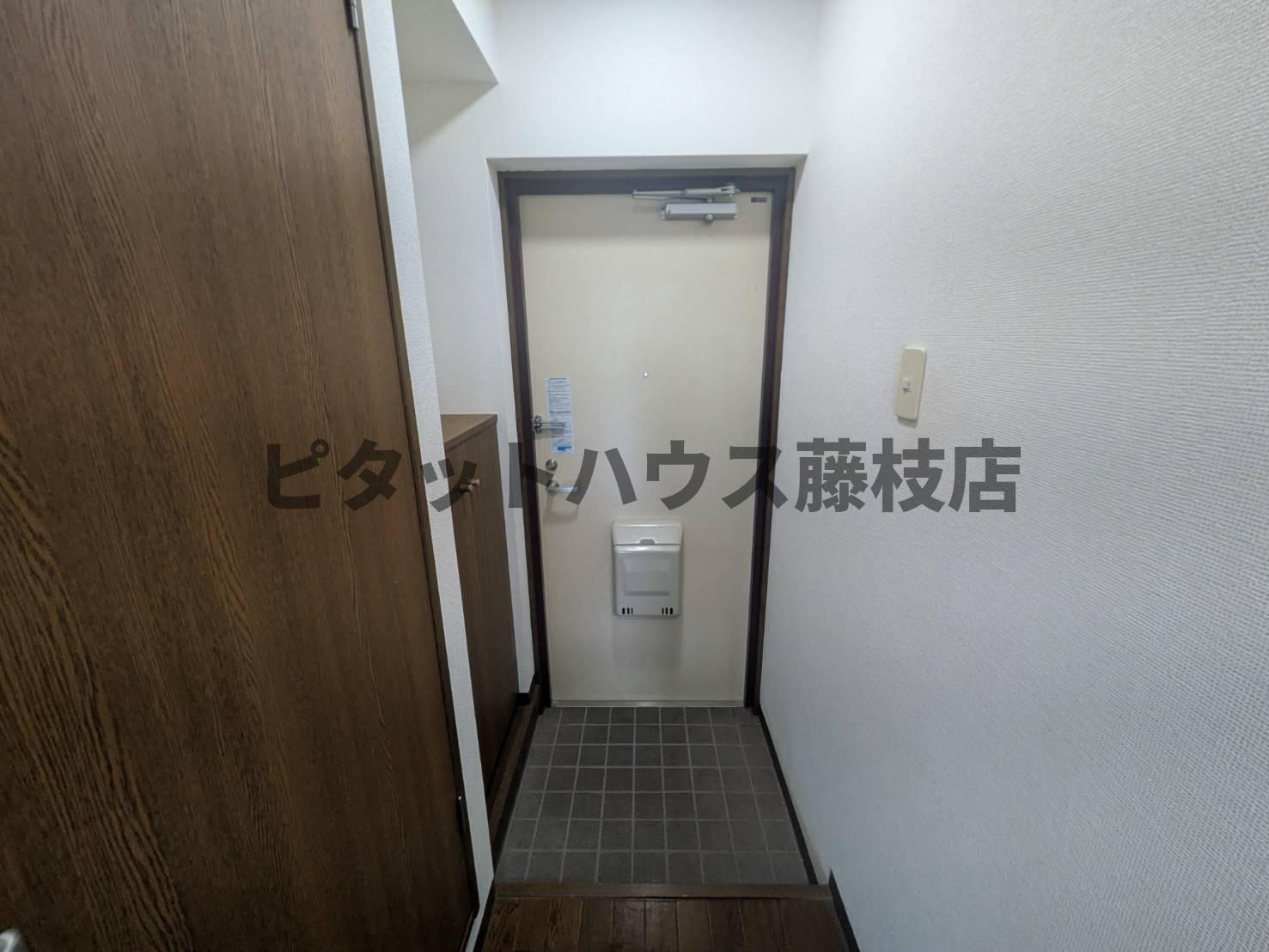 ＪＲ東海道本線 藤枝駅 徒歩21分 3階建 築26年の玄関写真