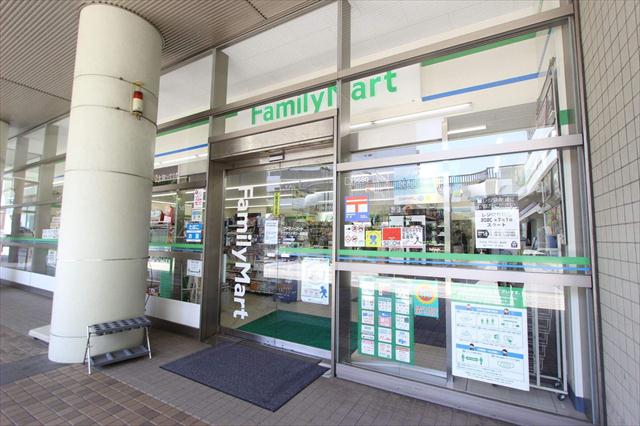 コンビニ　ファミリーマート（コンビニ）まで316m