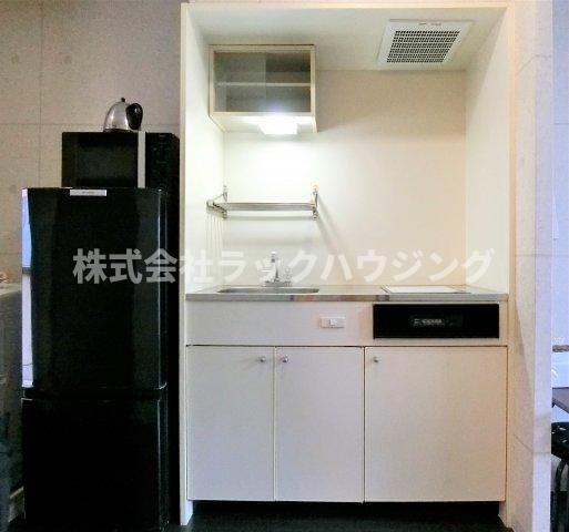 キッチン　反転タイプ 同仕様写真となります。